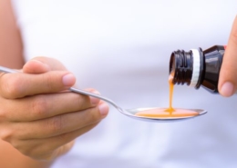 Sådan giver du flydende medicin til dit barn