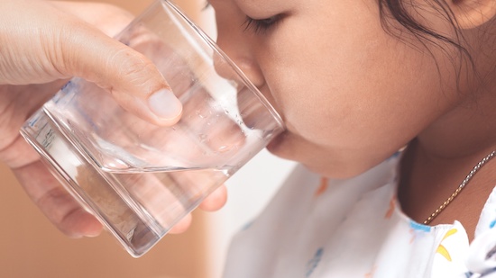 Dehydrering - Symptomer på at barn mangler væske | SundhedsTV